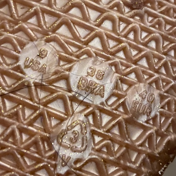 Nature Breeze Asya gold glitter size 9 NIB - Picture 11 of 11